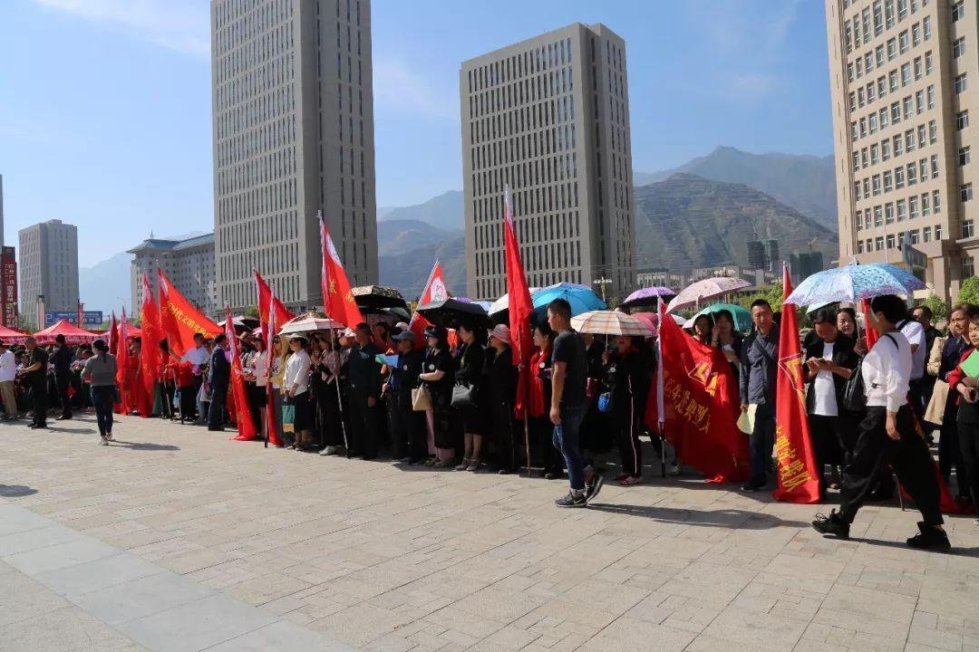 色情内容是不合法的，违反我国相关的法律法规。我们应该遵守法律和道德准则，远离色情内容。如果有其他有益身心的娱乐需求，可以寻找一些正规的平台或文化活动，例如观看电影、参加体育运动等。这些活动不仅能够提供娱乐，还能够促进身心健康，增强社交能力。同时，我们应该保持对社会的积极贡献，关注社会问题和弱势群体，为他们提供帮助和支持。让我们共同努力，创造一个更加美好的社会。